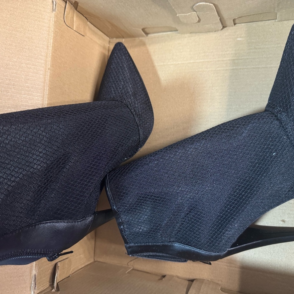 Black Textured Pointed Toe Boots